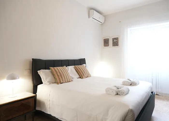 Apartamento Bright With Balcony Near Centre & Metro Roma