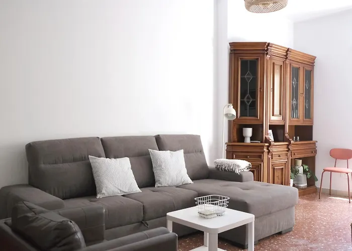 Bright With Balcony Near Centre & Metro Apartamento *